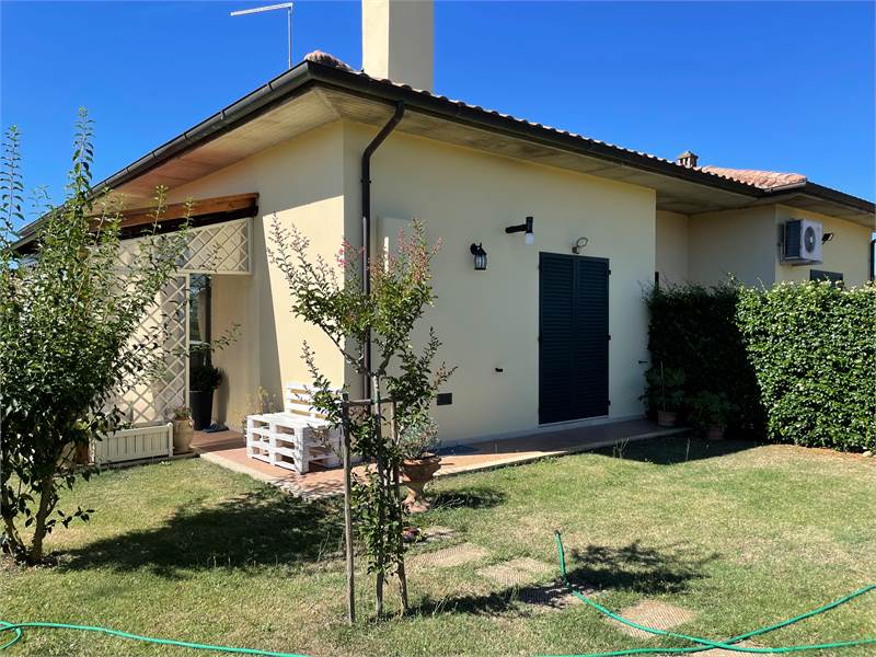 Villa Bifamiliare In Vendita a Lucignano